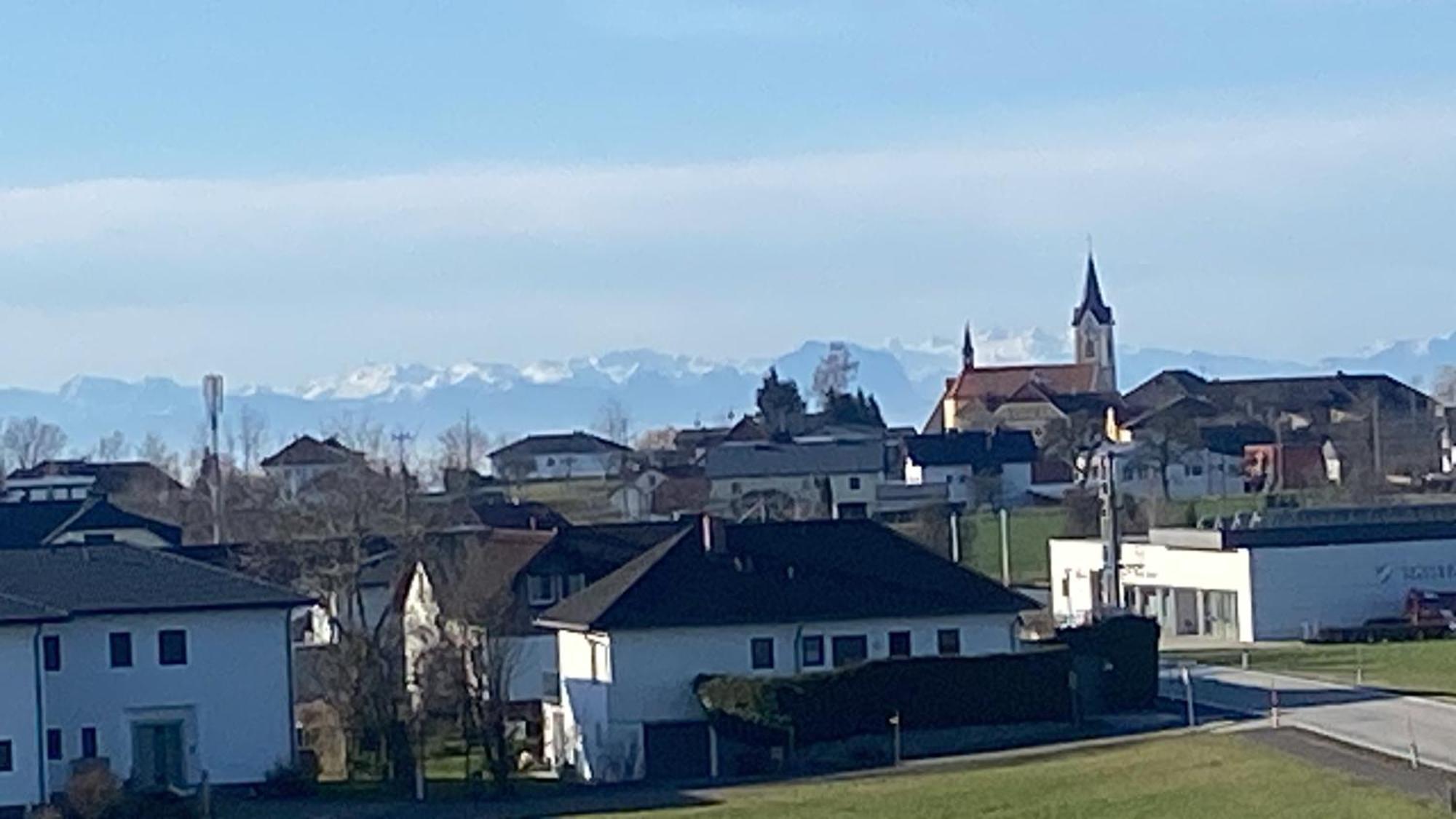 Wohnung City Nord Mit Balkon Herzogsdorf Екстериор снимка