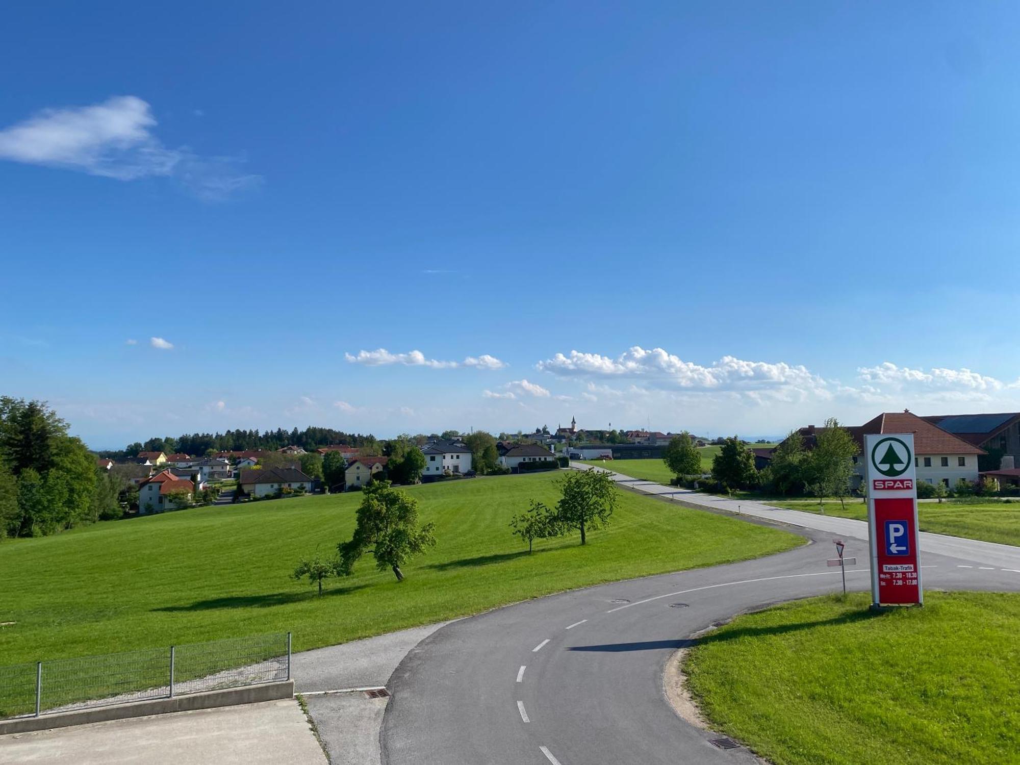 Wohnung City Nord Mit Balkon Herzogsdorf Екстериор снимка